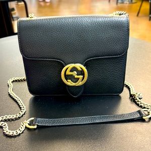 Gucci crossbody 510304